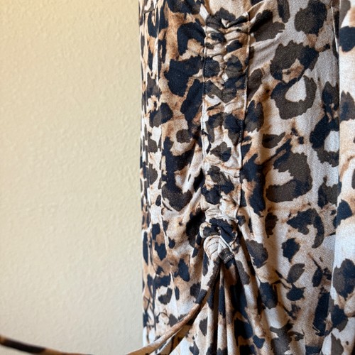 CABI Selma Kleid Animal Print Midi Rüschen vorne Langarm dehnbar Leopard XS - Bild 8 von 8