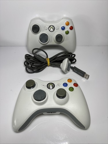 2 x Offizielle weiße Microsoft Xbox 360 Wireless Controller mit Ladegerät Klasse A