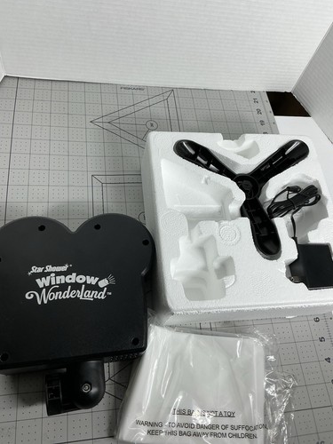 Window Wonderland 12 Christmas & Halloween Movies Window Projector System 6 Each - Picture 3 of 4