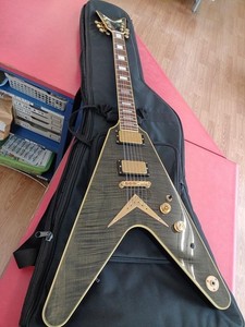 ディーン　フライング V 　バールトップ Dean VX (Flying V) Guitar in Classic Black - YouTube