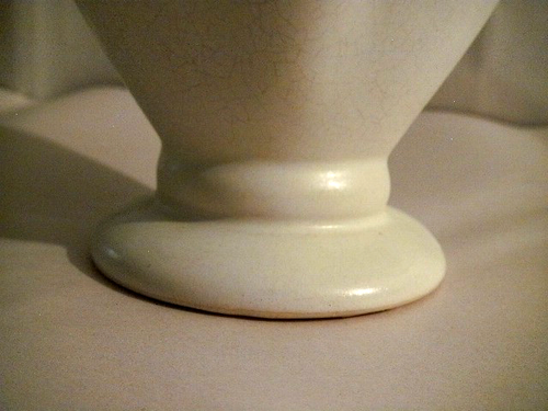 ANTIQUE NILOAK POTTERY WHITE VASE 6-1/4" CRESTS DIPS FULTED LOBBED ARKANSAS USA - Picture 11 of 15