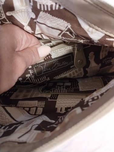 Vera Bradley Damen hellbraun beige ecru gesteppt kleine Umhängetasche Handtasche - Bild 7 von 8