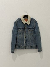 Levi  s Sherpa Trucker Denim Jacket Size Small Vintage Wash Sherpa Fleece Lined