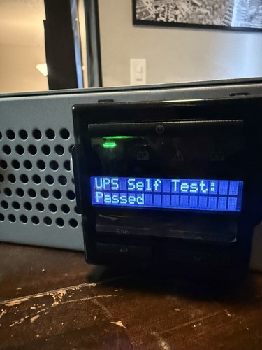 APC SMART SMT1500RM2UC UPS 1500 VA LCD RM 2U 120 V with SmartConnect - 第 1/3 張圖片