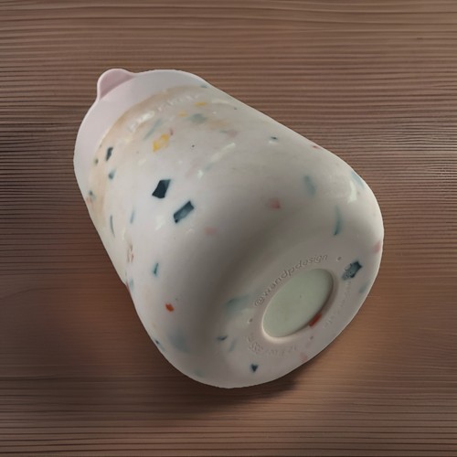 Taza de cerámica W&P Porter envuelta en silicona suave en rubor de terrazo 12 oz - Imagen 2 de 9