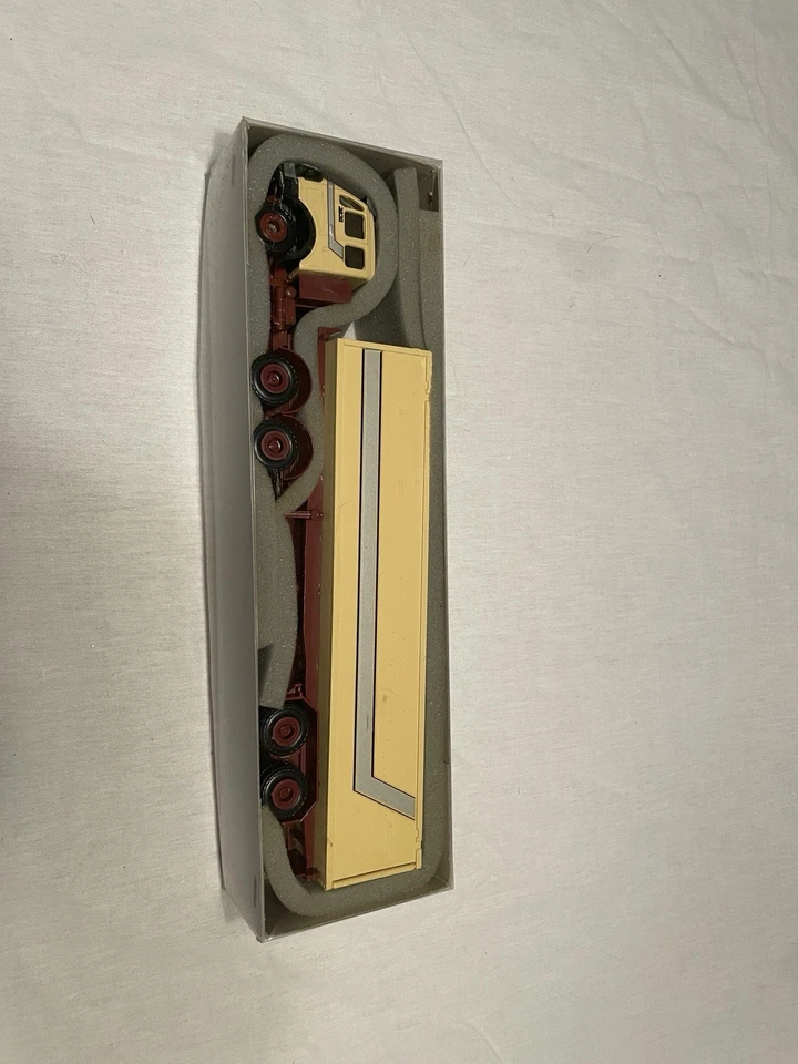 Conrad No. Camión de carga Mercedes Benz 3027 Foto 4 de 4