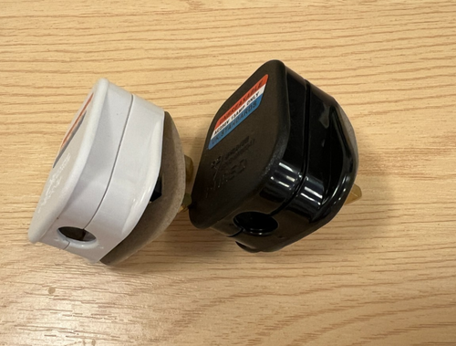 13AMP UK 3 PIN ABGESICHERT SCHWARZ/WEISS NETZSTECKER 13A STECKDOSE BULK 1 2 3 5 10 20 240V - Bild 3 von 9