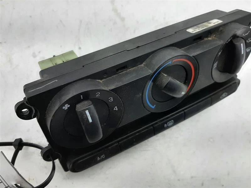 Control de temperatura montado en tablero Opt CJ2 07-11 Chevrolet Suburban 1500 25936130 Foto 3 de 4