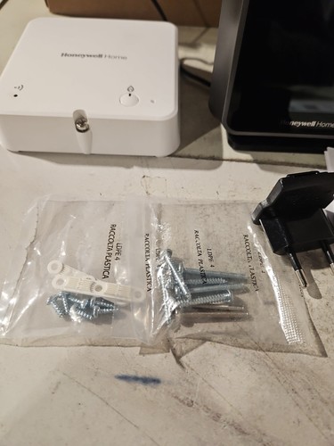 Honeywell T6R Wi-Fi Wireless Smart Thermostat PROGRAMMABLE Y6R910RW8021 - Picture 2 of 6