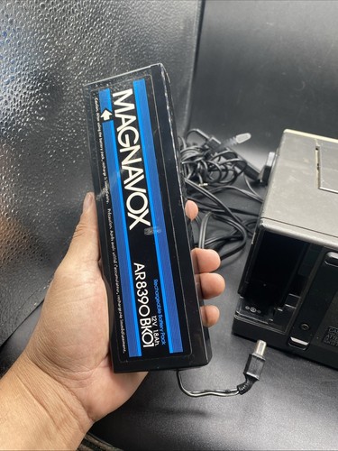 Videoregistratore portatile vintage Magnovox VR8350BKO1 con telecomando e adattatore auto non testato LEGGI - Foto 23 di 23