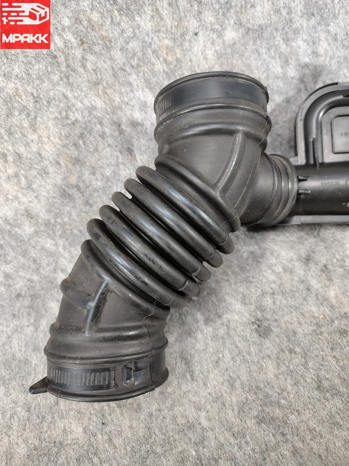 Tubo de manguera de conducto de admisión de filtro de aire Nissan NV200 2013-2021 OEM C7079-041-5610 Foto 4 de 4