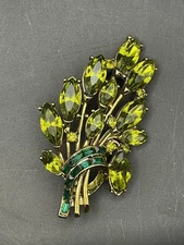 Vintage Green Rhinestone Leaf Brooch Gold Tone Nature Flower 