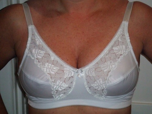 Vanity Fair White Non-Padded Soft Cup Bra Style 8502526 Sizes 36D & 36E - NEW!! - Picture 1 of 2