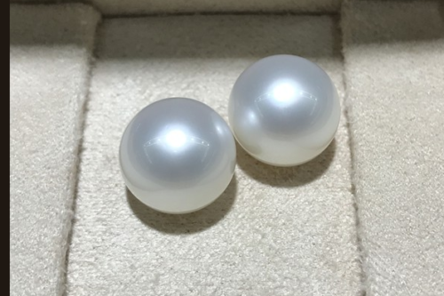 `A pair of Loose Half Drilled Perfect Round AAA+ 7-8mm White akoya Pearl - Picture 3 of 3