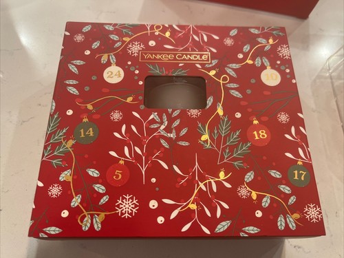 Yankee Candle 12 Tea Light Tealight Scented Christmas Boxed Gift Set w/Votive - Picture 2 of 9