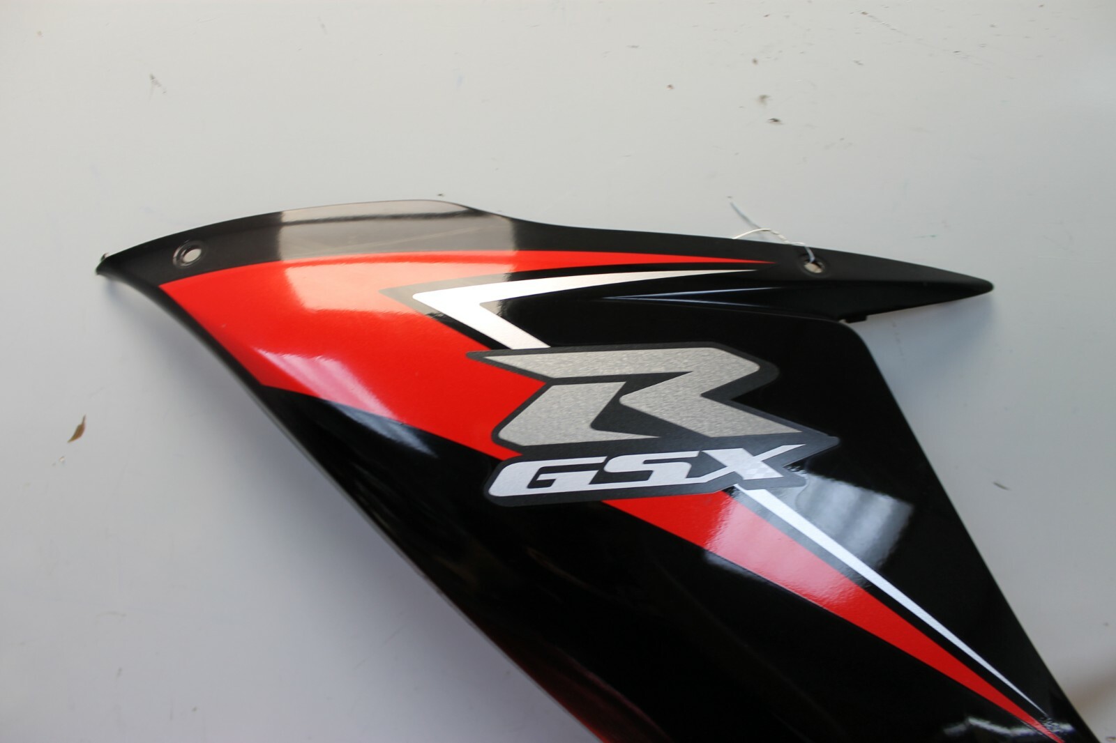 2011 - 2021 GSXR 600 750 OEM LEFT MID LOWER FAIRING PLASTIC NICE GX295 image