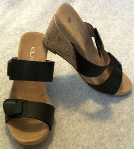 cl laundry sandals