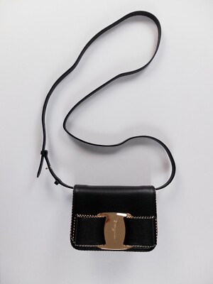 Salvatore Ferragamo VARA バックストラップ革(黒) SALVATORE FERRAGAMO Vara black leather mini shouder bag with