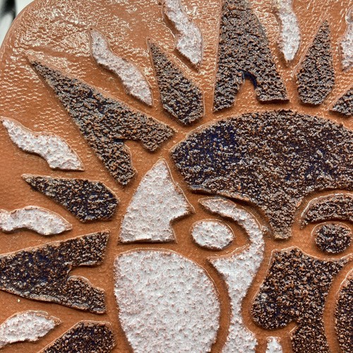 Art Pottery Redware Sun Face Garden Plaque Wall Hanging Textured Folk 10" Signed - Picture 7 of 8