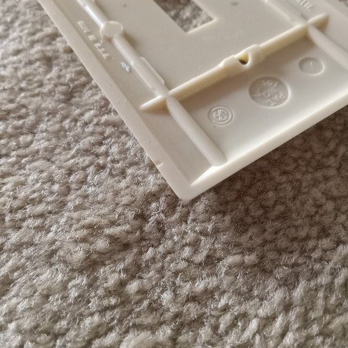 Vintage Sierra Ivory Ribbed Bakelite Switch Plate Covers 3 and 2 Gang + Single - Picture 5 of 6