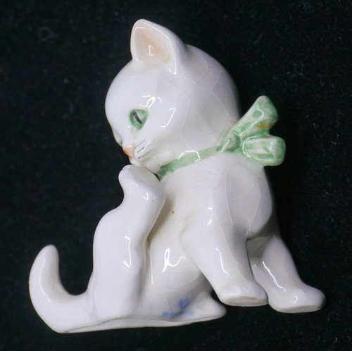 VINTAGE GOEBEL GERMAN PORCELAIN SMALL CAT, KITTEN FIGURINE - Picture 5 of 6