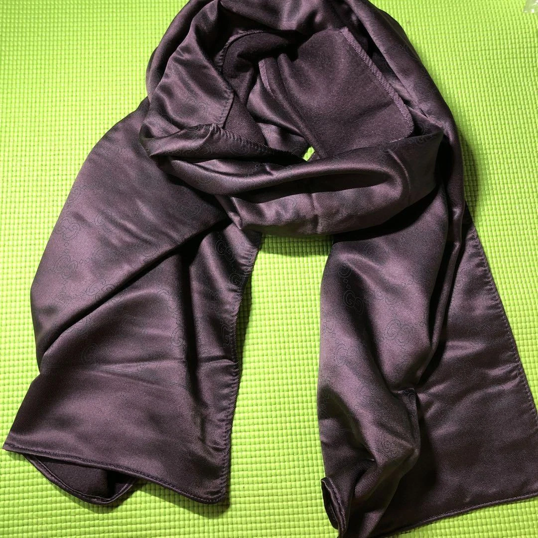 Silencieux GUCCI violet soie motif GG pour femme (authentique, du Japon)