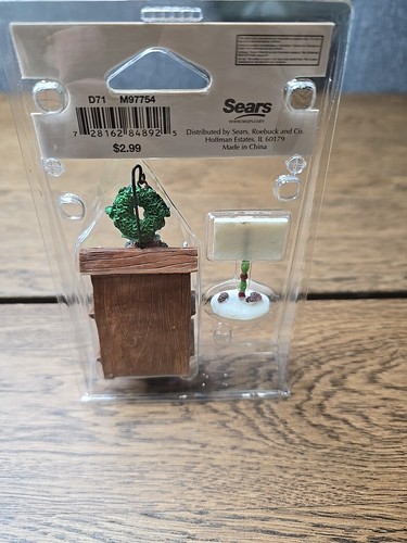 Lemax Village Wreath Display Accessory Figurine #84892 - Picture 3 of 7