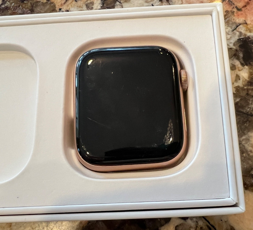 Apple 🍎 SE Watch Unlocked FOR PARTS ONLY 44mm Rose Gold Pink 2nd Generation - Picture 8 of 11