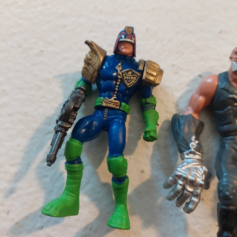 Lote (3) Mini Figuras de Acción Judge Dredd 1995 Mattel Micro 2.5" De Colección Foto 2 de 4