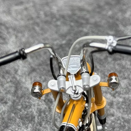 EBBRO 1/10 Scale Honda DAX ST50 1969 Yellow Motorcycle Diecast Model Toy - Bild 6 von 7