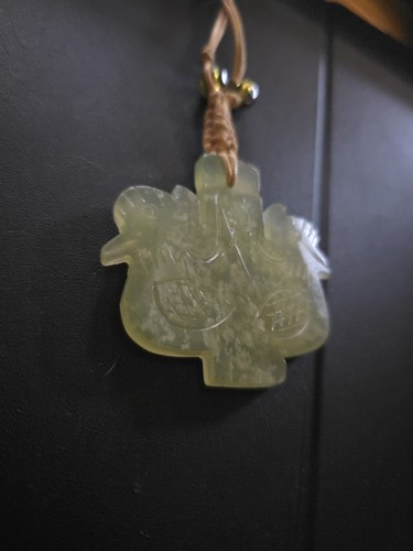 ¿Jade/jadita o nefrita? Collar Año Chino del Gallo Sobre Cordón - Imagen 4 de 4