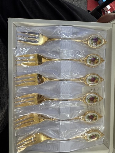 Royal Albert Old Country Roses Gold Plated & Fine Porcelain Cake Forks 1992 - Picture 2 of 4