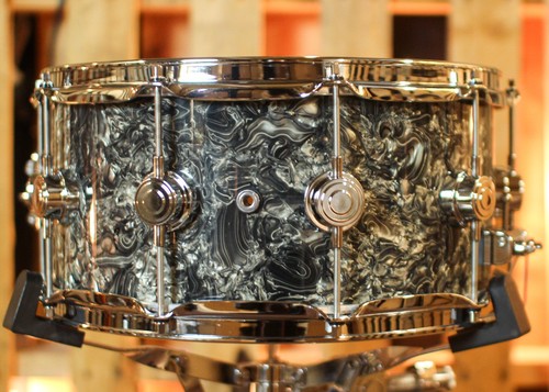 DW 6.5x14 Collector's Maple VLT Silver Abalone Snare Drum - SO#1425651 - Picture 3 of 6