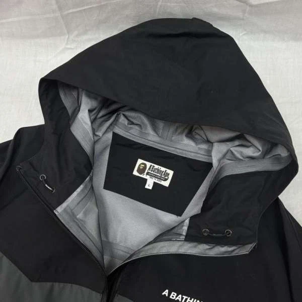 A BATHING APE (BAPE) Giacca con cappuccio A Bathing Ape Bape 3 strati nylon nero grigio taglia L
