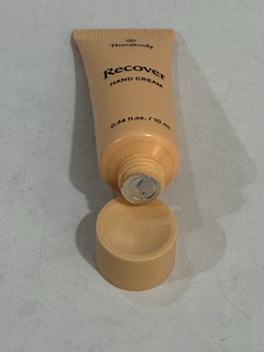 Therabody Reisegröße je 1: Feuchtigkeitsspendender Nebel, Augenserum, Handcreme, 2-Lippenbalsam 5 Stück - Bild 3 von 14