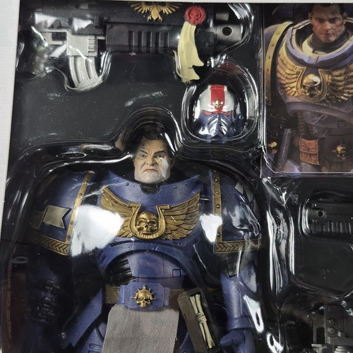 McFarlane Warhammer 40000 Lieutenant Titus Space Marine PLATINUM Edition Chase - Picture 9 of 11