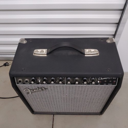Fender Champion 40 Guitar Combo Amplifier Amp w/ Cable - TESTED FULLY WORKING - Picture 7 of 14