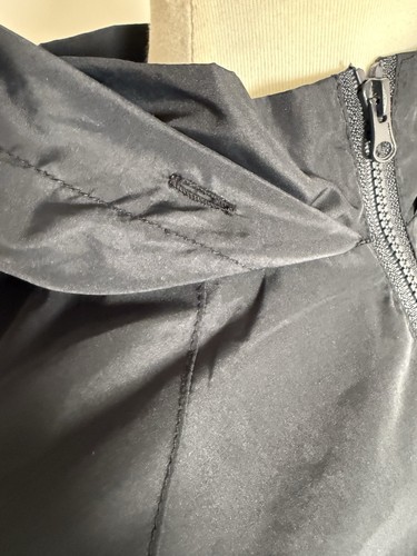 Chaqueta cortavientos Forever21 mediana recortada con capucha ligera Y2K retro - Imagen 6 de 10