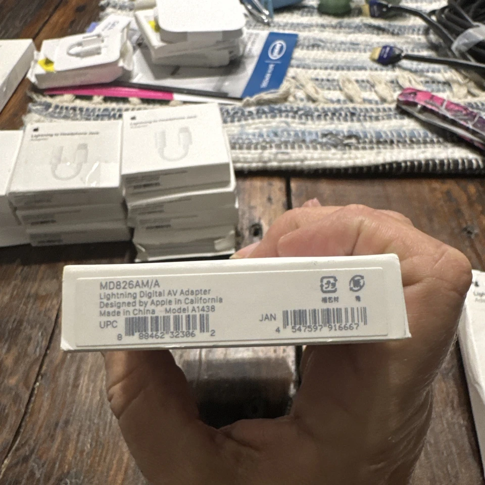 Genuine Apple OEM Lightning Digital AV Adapter  MD826AM/A  New In Box - Image 3 of 3