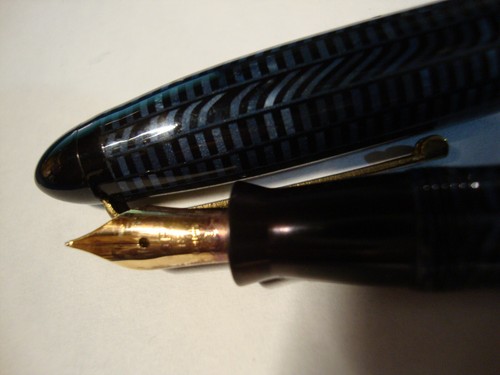 Pluma estilográfica Old Chap 18 quilates oro nuevo en punta gris oscuro y marrón rayas - Francia - Imagen 11 de 11