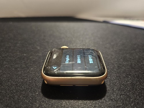 Apple Watch 6 40mm Oro/Gold Alluminio GPS Cinturino Sport Nero/Black - Foto 6 di 18
