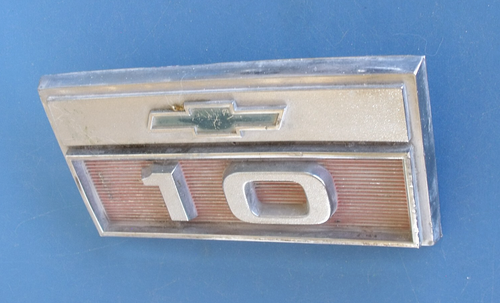 CHEVROLET C/10 K/10 FENDER EMBLEM 66 OEM VTG BADGE LH or RH 3874041 - Bild 3 von 4