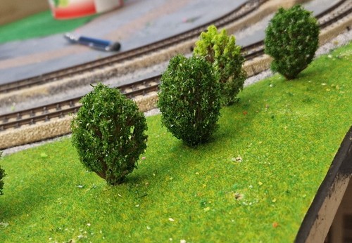 10 Bushes Dark Green And Dark Green With Light Green Tips, 40 Mm, Ball Shape - Picture 6 of 12