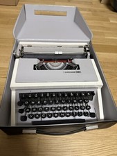 Vintage Underwood 310/ Tragbare Schreibmaschine mit Etui/ Made in Spain Ramis SA
