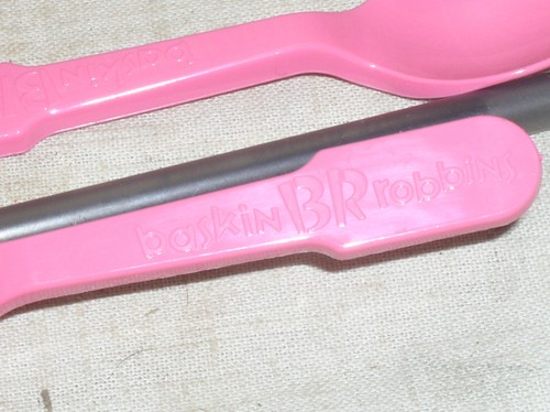 7 NEW BASKIN ROBBINS EMBOSSED ICE CREAM SUNDAE SUNDAY 5 INCH PINK PLASTIC SPOONS - Picture 11 of 17