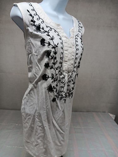 CROFT & BARROW WOMENS 3X WHITE BLACK EMBROIDERED FLOWERS SLEEVELESS HENLEY TOP - Picture 5 of 12