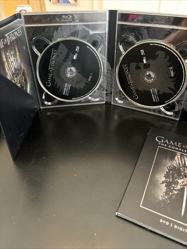 Game of Thrones: Season 1 (Blu-ray/DVD/Digital, 5-Disc Set) - Picture 2 of 3