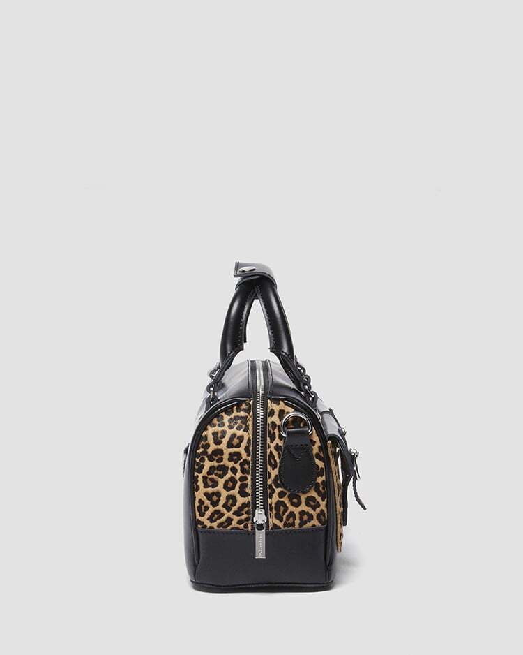 Dr. Martens Top Handle Bag BLACK × LIGHT TAN 41081001 2025 Dr. Martens Top Handle Bag BLACK × LIGHT TAN 41081001 2025