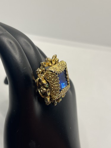 Florenza 1960’s ornate design gold tone blue rhinestone adjustable cocktail ring - Picture 4 of 16