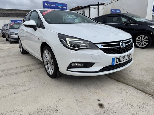 2018 Vauxhall Astra 1.4i 16V Tech Line Nav 5dr HATCHBACK Petrol Manual - Picture 1 of 12